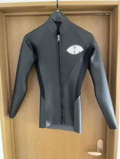thw wetsuits　フロントジップ長袖タッパー　サイズＬ（ｎ）