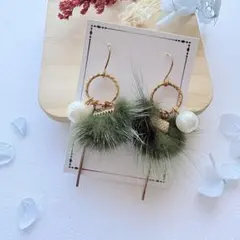 大人可愛い ファーポンポン×白パール 18Kメッキフック ピアス（イヤリング可）