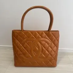 CHANEL シャネル 復刻版 エナメル ココマーク マトラッセ ハンドバッグ