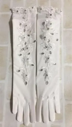 ラインストーン付豪華花レースと刺繍入りウエディンググローブ