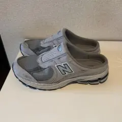 New Balance M2002RMI ミュール スニーカー　グレー 24.5のサムネイル