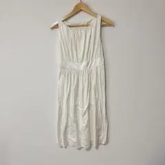 UNIQLO 白 ノースリーブワンピース ギャザー 清潔感 マキシ