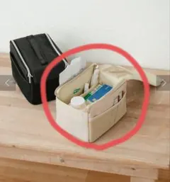【おはぎ様専用】3COINS　大容量お薬ストックポーチのサムネイル