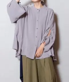 オズモーシス　2WAYスリットスリーブギャザーブラウスのサムネイル