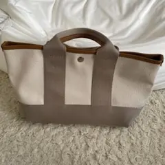 TOPKAPI アイボリーとベージュのトートバッグ
