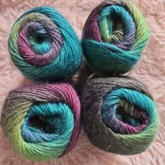 ウール100%　毛糸4玉　グラデーション　200g　緑　紫