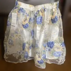 可愛い花柄スカート