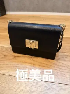 極美品 FURLA フルラ チェーンショルダーバッグ ブラック ゴールド金具のサムネイル