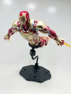 S.H.Figuarts アイアンマンマーク42 トニーのソファ フィギュアのサムネイル