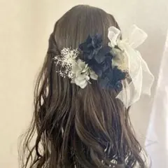 アートフラワーの紫陽花とワイヤー入りリボンの髪飾り　卒業式　袴　黒×アイスグレー