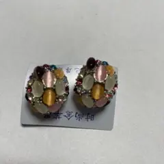 多彩なストーンのクリップオンピアス