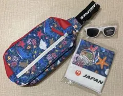 新品　JAL キッズノベルティセット　バッグ　タオル　サングラス　キーチェーンのサムネイル