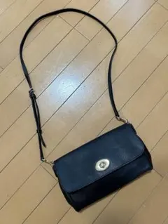 COACH ショルダーバッグ ブラック ターンロックのサムネイル