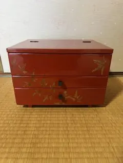 赤い竹模様の木製小物入れ