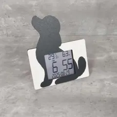 犬のお座りシルエット　トイプードル　黒　 木製デジタル時計（置き掛け兼用）