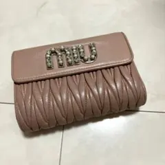 miumiu♡三つ折り財布 マテラッセ パール ビジュー グレー - メルカリ