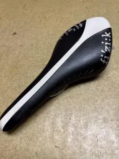 フィジーク サドル ARIONE CX アリオネ フィジーク プロチームカラーサドル＆アルカンシェルモデル - 限定品