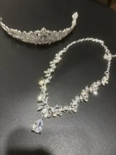 【2点セット】ウェディングティラアとネックレス