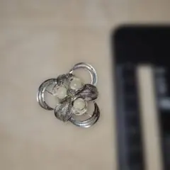 昭和レトロ　シルバーフラワーブローチ