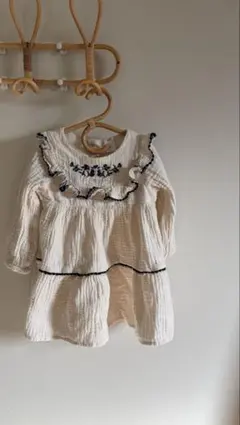 H&M ホワイト フリル ワンピース　2y