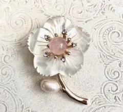 ブローチ 桜 花 天然石 白蝶貝 スワロフスキー ローズクォーツ 18KGP
