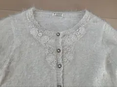 アクシーズファム　パール刺繍付きニットカーディガン 白　axes femme