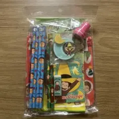 新品未開封 おさるのジョージ 文房具セット 巾着 ハンカチ キーホルダー