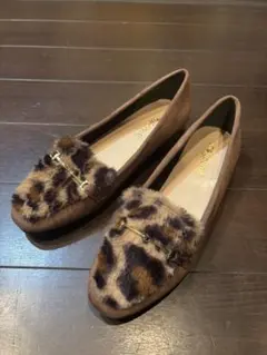 ヒョウ柄ファー付きブラウンフラットシューズ