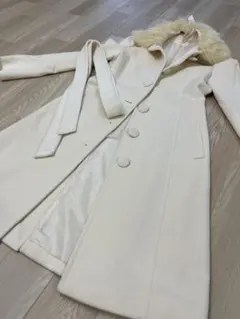pincurlファー襟付きクリーム色ロングコート - メルカリ