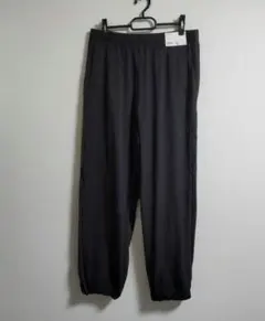 新品タグ付き ユニクロ　 ウルトラストレッチアクティブ トラックパンツ L 黒