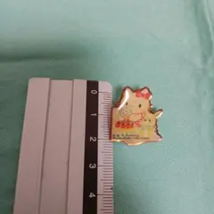 ピンバッジ 羽海野チカ　HELLO KITTY ✕ CHICA UMINO