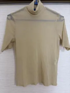 HIROKO BIS ベージュ ハイネック 半袖Tシャツのサムネイル