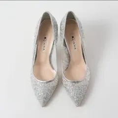 DIANA キラキラグリッターを散りばめたヒールパンプス プラチナ 23.0cm