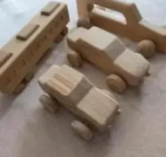 木製おもちゃの車4台セット