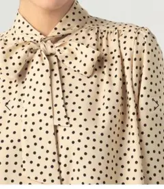 ドットプリント ボウタイブラウス