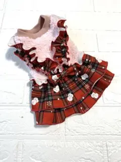 犬服　ハンドメイド　2段フリルワンピース　赤チェック雪だるま柄