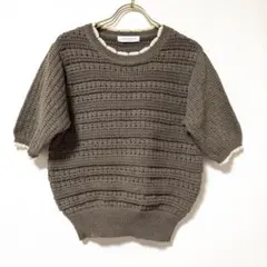 ✨良品✨ ア・デイ・イン・ザ・ライフ ニット 編み目模様 上品 カーキ フリル