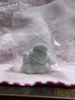 サンリオ　シークレットマスコット　しろふわ雲でおひるね　シロフワ　シナモン