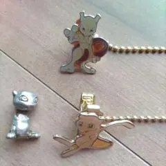 ポケモン　レア　ミュウ　ミュウツー　クリップ付きキーチェーン　メタルフィギュア