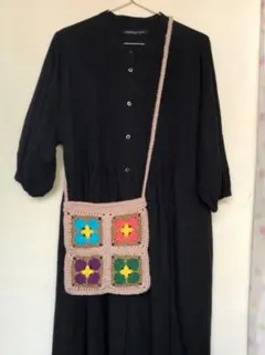 カラフルお花のサコッシュ　ベージュ　ポシェット　グラニースクエア  ハンドメイド