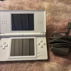ニンテンドーDS Lite ホワイト 充電器付き　即購入OKです