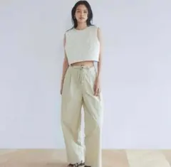 美品　シールームリン　2tuckナイロンボリュームパンツ　アーモンドグリーンのサムネイル
