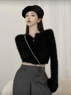ファー風ブラッククロップドセーター