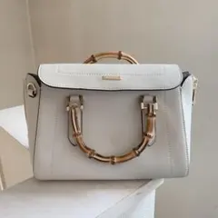 ホワイトレザーショルダーバッグ バンブーハンドル