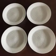 ホワイト　波柄　皿4枚セット