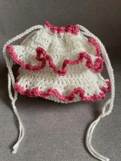 フリル付き白とピンクの巾着袋