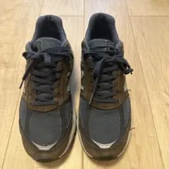 New Balance 990v5 ブラウン ネイビー スニーカーのサムネイル