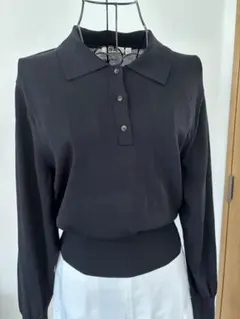 ユニクロU 黒の長袖ポロシャツ