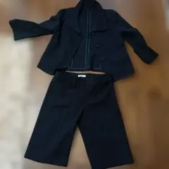 黒のジャケットとショートパンツセット