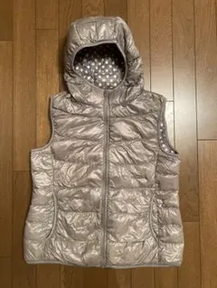 UNIQLO フード付きダウンベスト シルバー